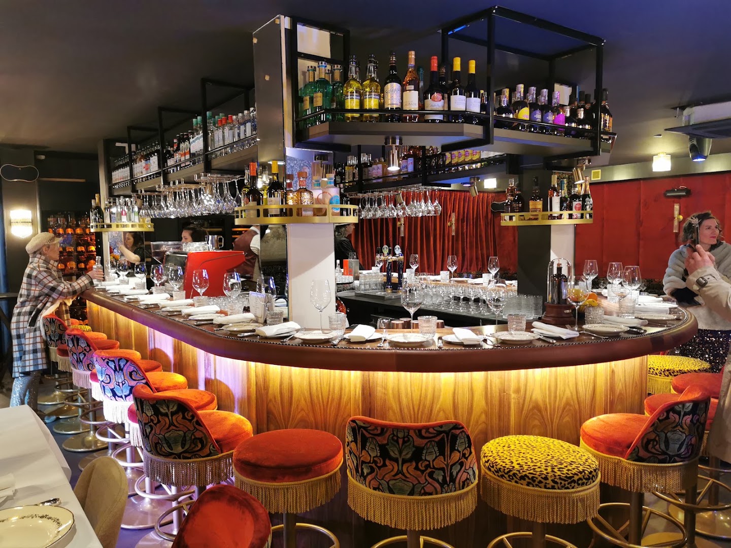 Melba: high quality interior atmosphere shot