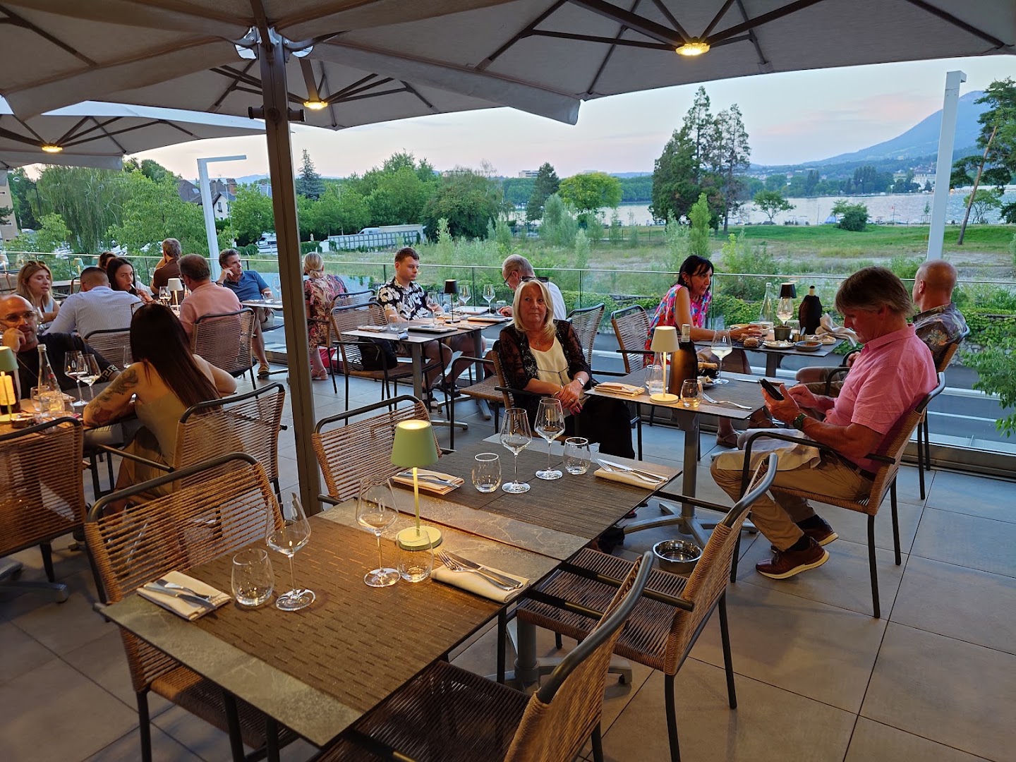 Ô Bon Bec: inviting terrace atmosphere and view
