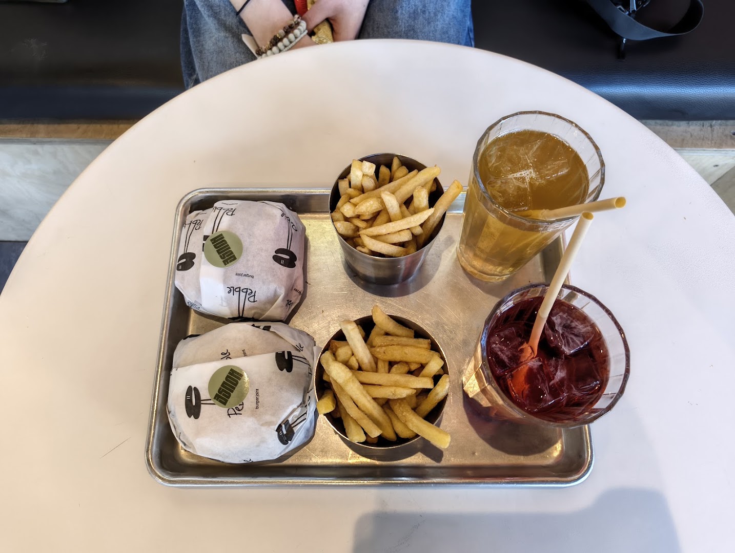 Pebble Burger: clear, appetizing photo of food