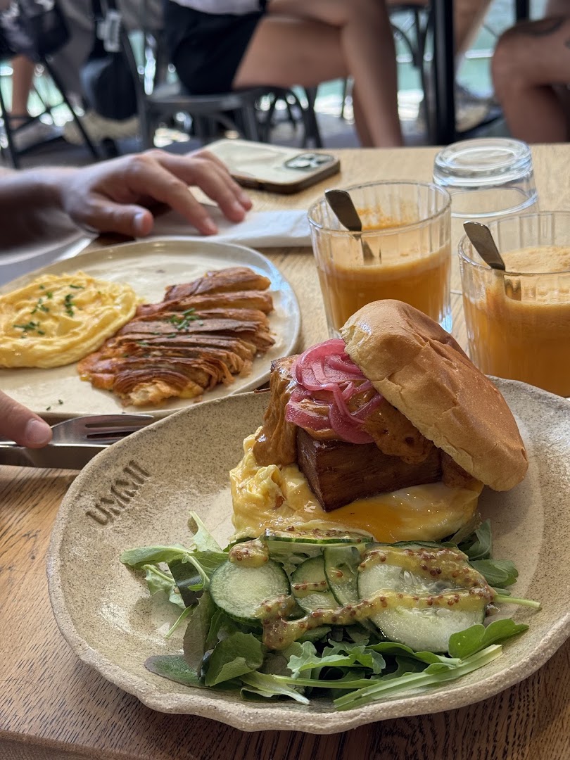 Ummi mon amour: appetizing food photo at venue