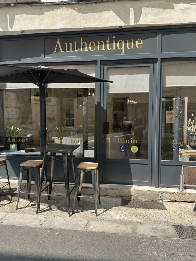 Authentique, Le Glacier: clear, professional storefront photo