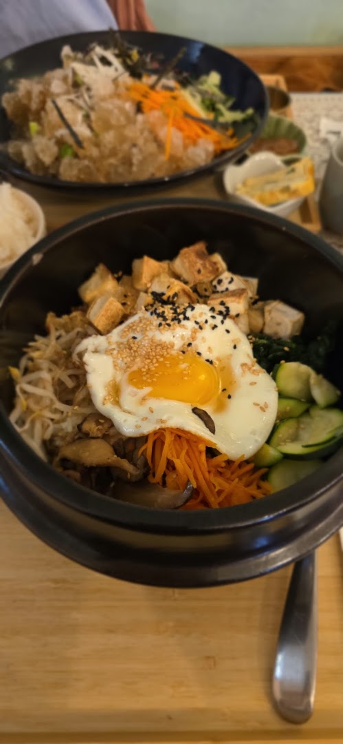 Bapjip: appetizing photo of restaurant food