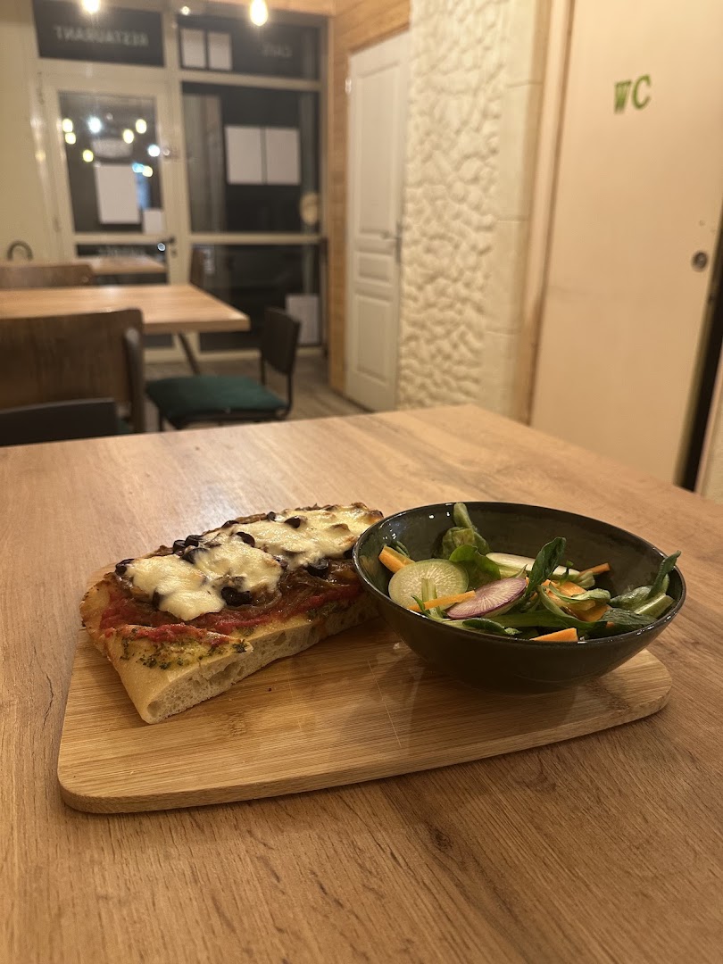 La Planque: appetizing food photo in venue