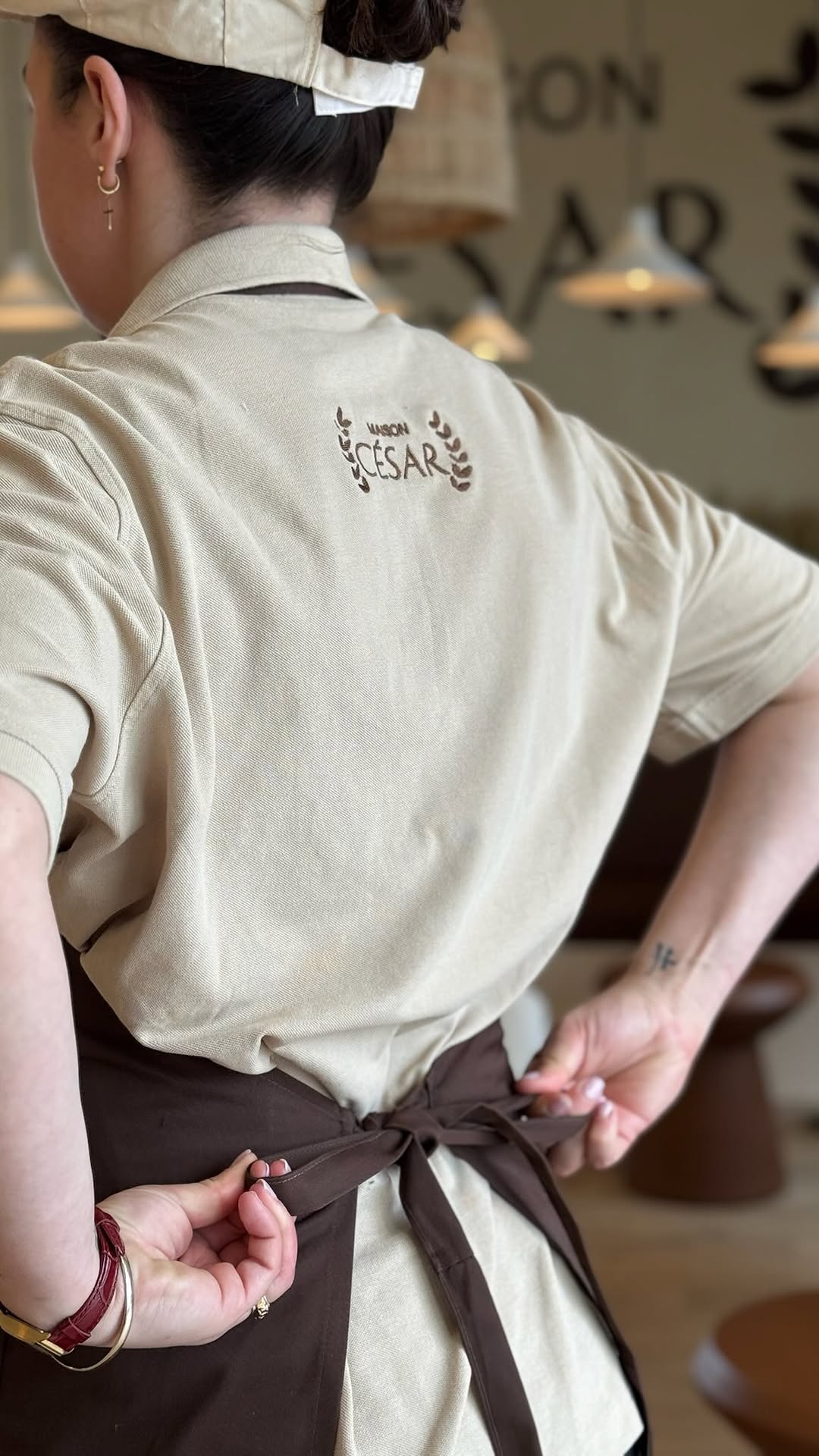 Maison César - Fontcouverte: professional staff photo showing branding