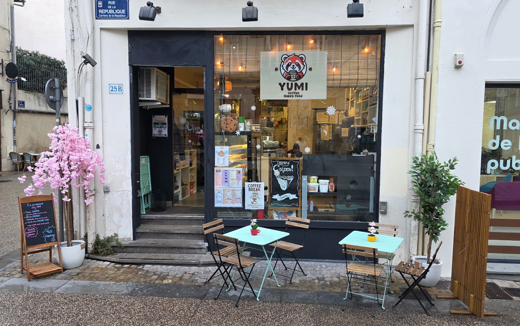 Yumi: clear, inviting storefront photo