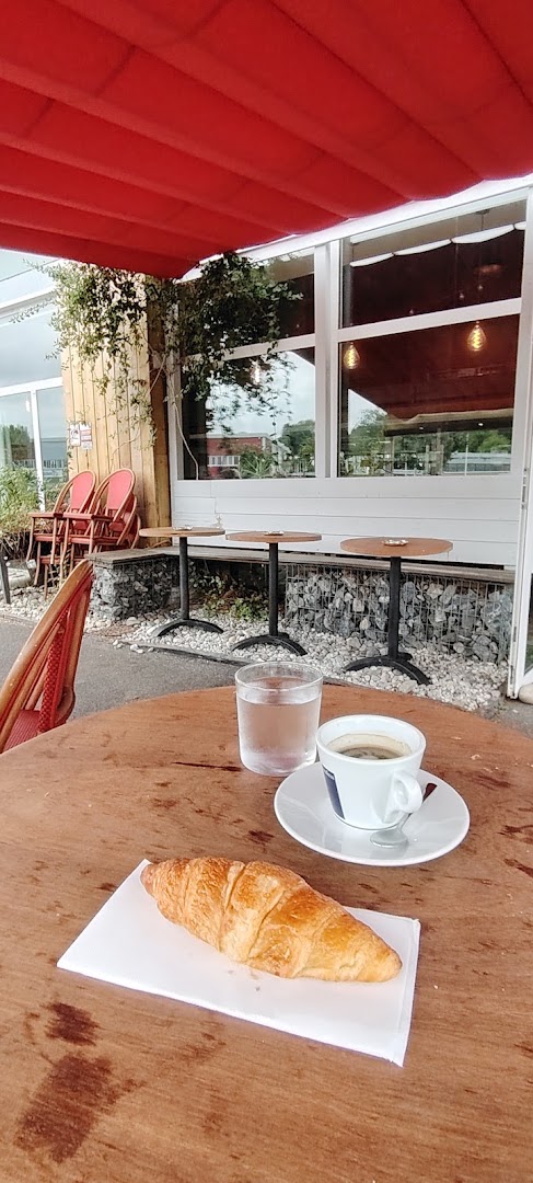 Café Grand Biarritz: appealing breakfast setting and atmosphere