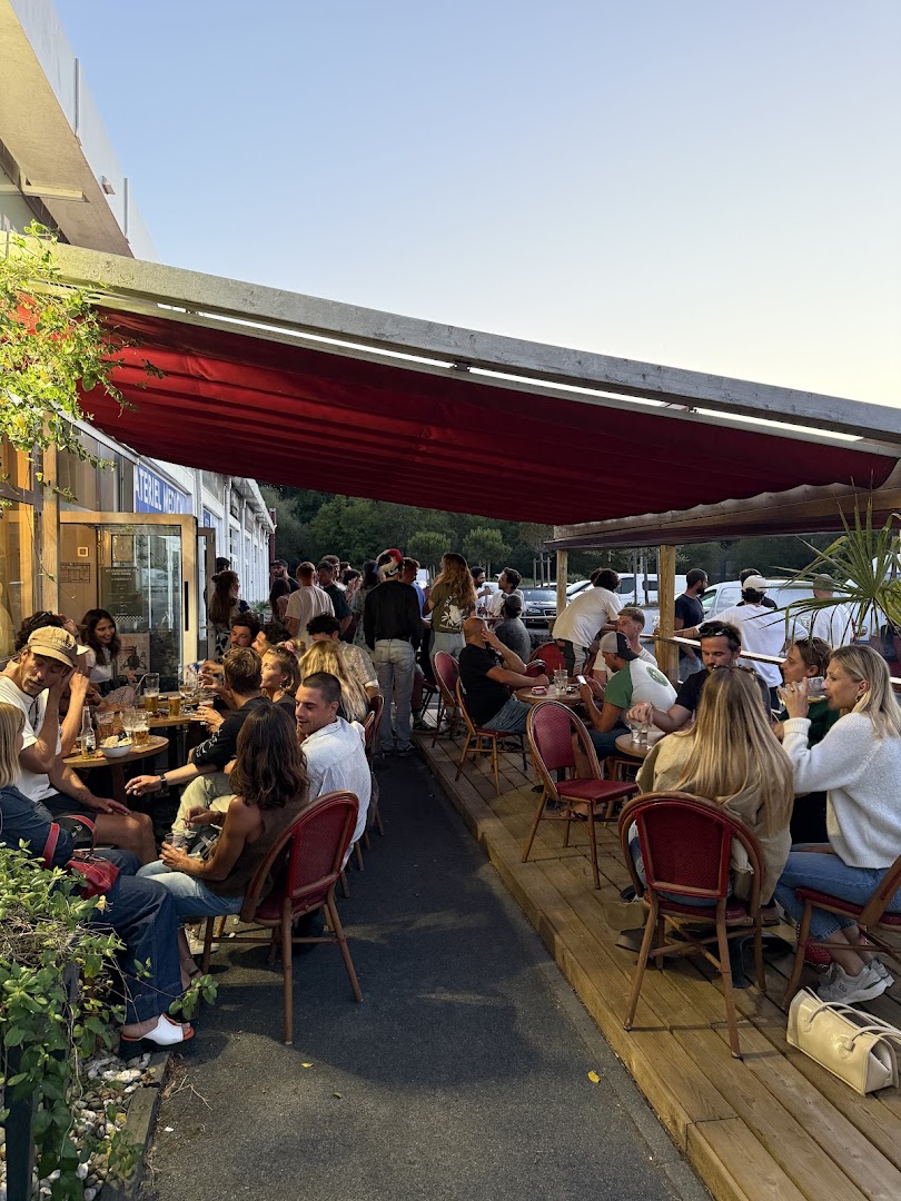 Café Grand Biarritz: inviting atmosphere with happy customers
