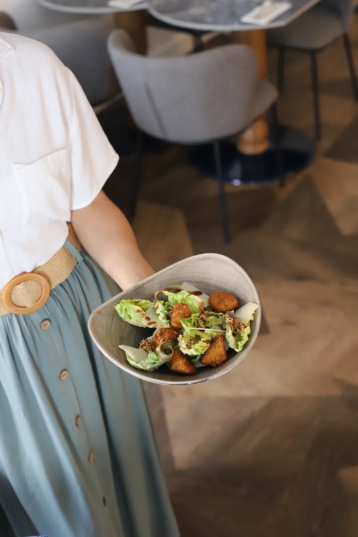 Le Saleya: professional food presentation and atmosphere