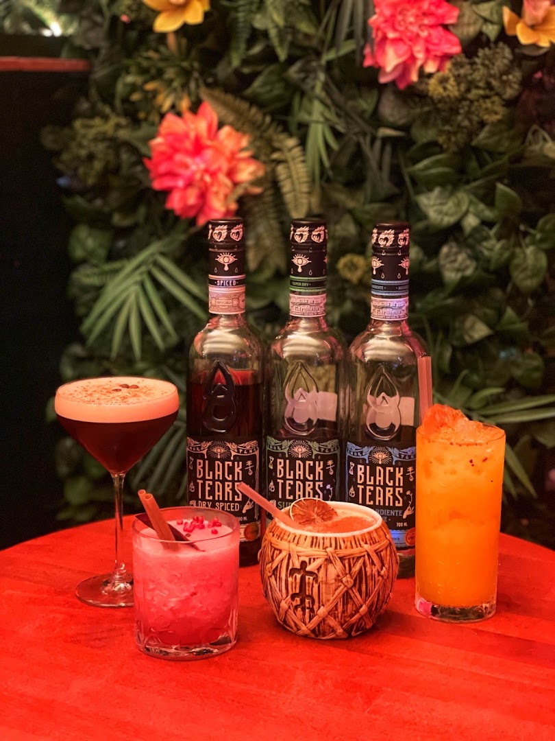 Absolem: high quality, appealing cocktail presentation