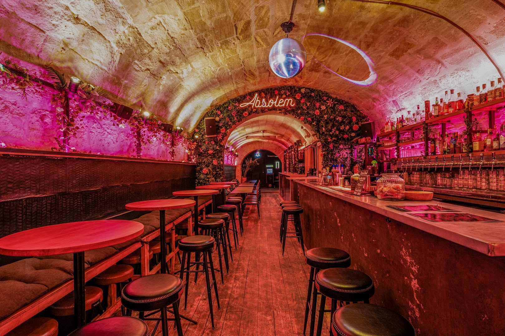 Absolem: high quality interior atmosphere shot