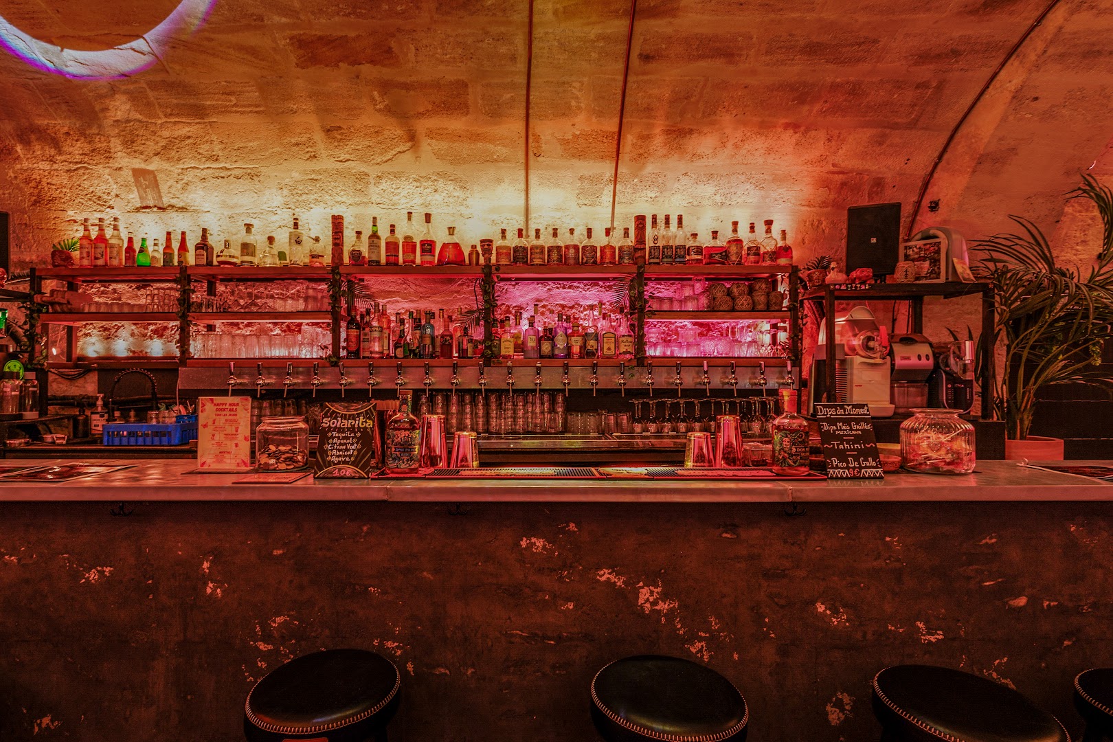 Absolem: atmospheric and professional bar photo