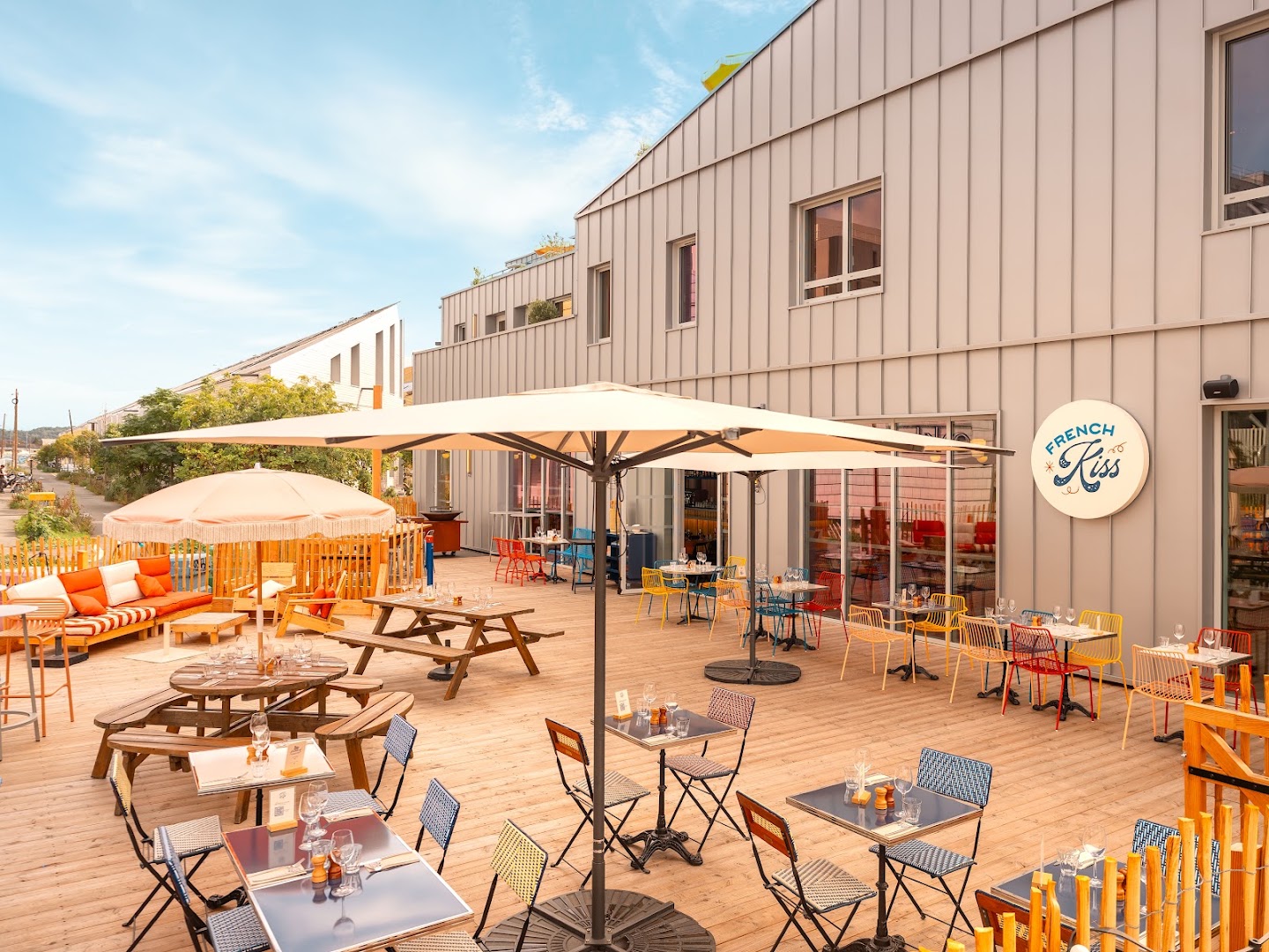 French Kiss: inviting and professional terrace shot