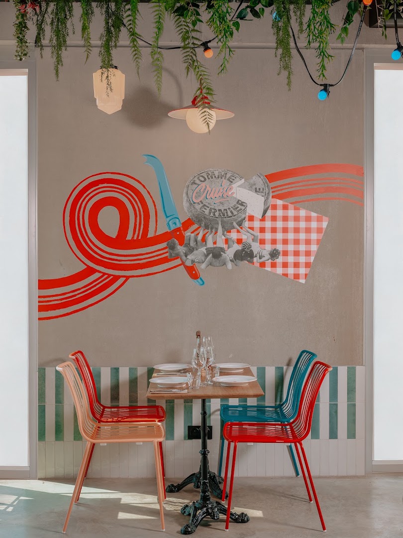 French Kiss: attractive, professional interior shot