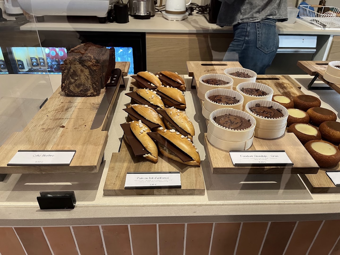 MOME: appetizing display of food items