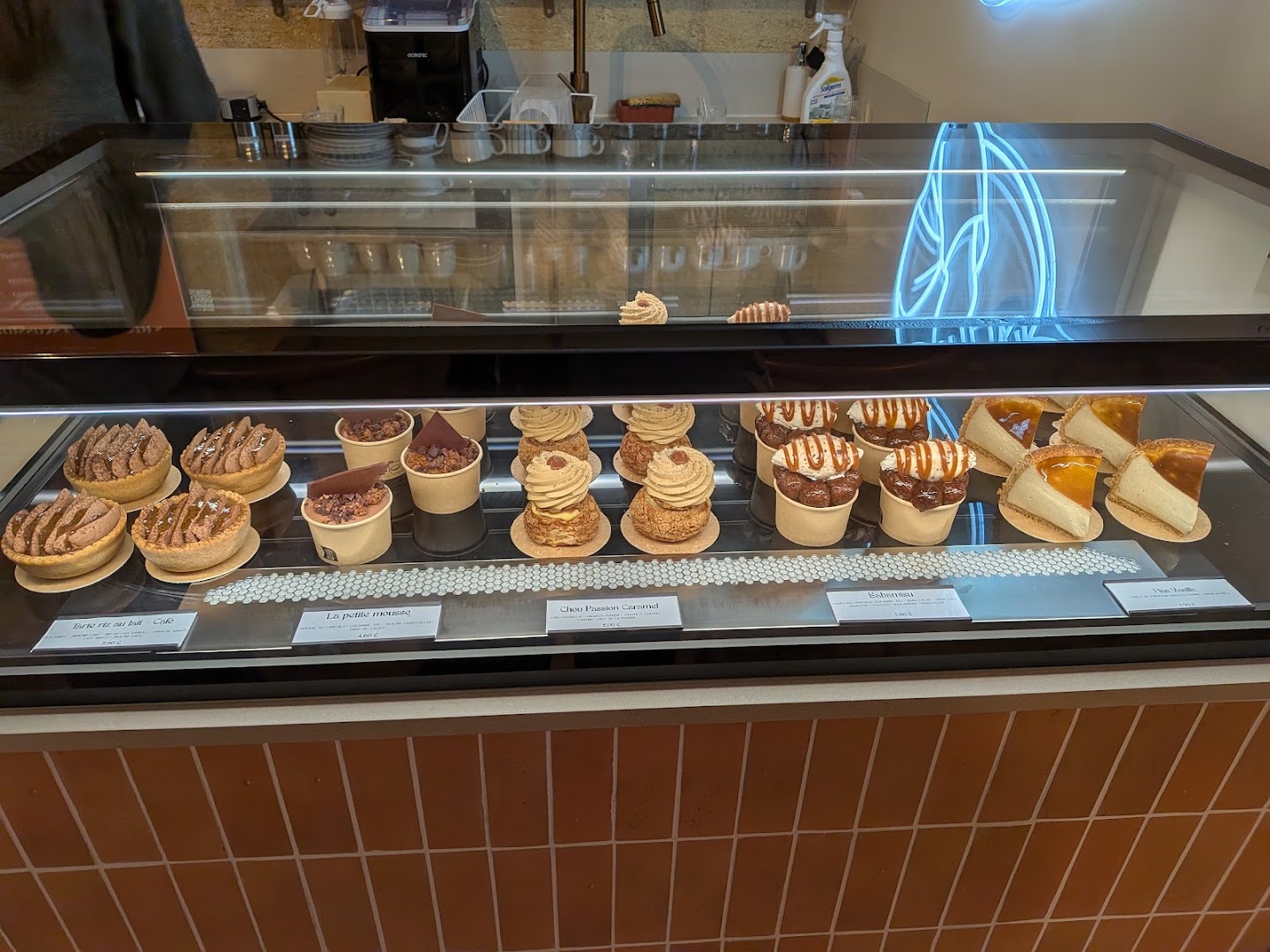 MOME: clear display of food items