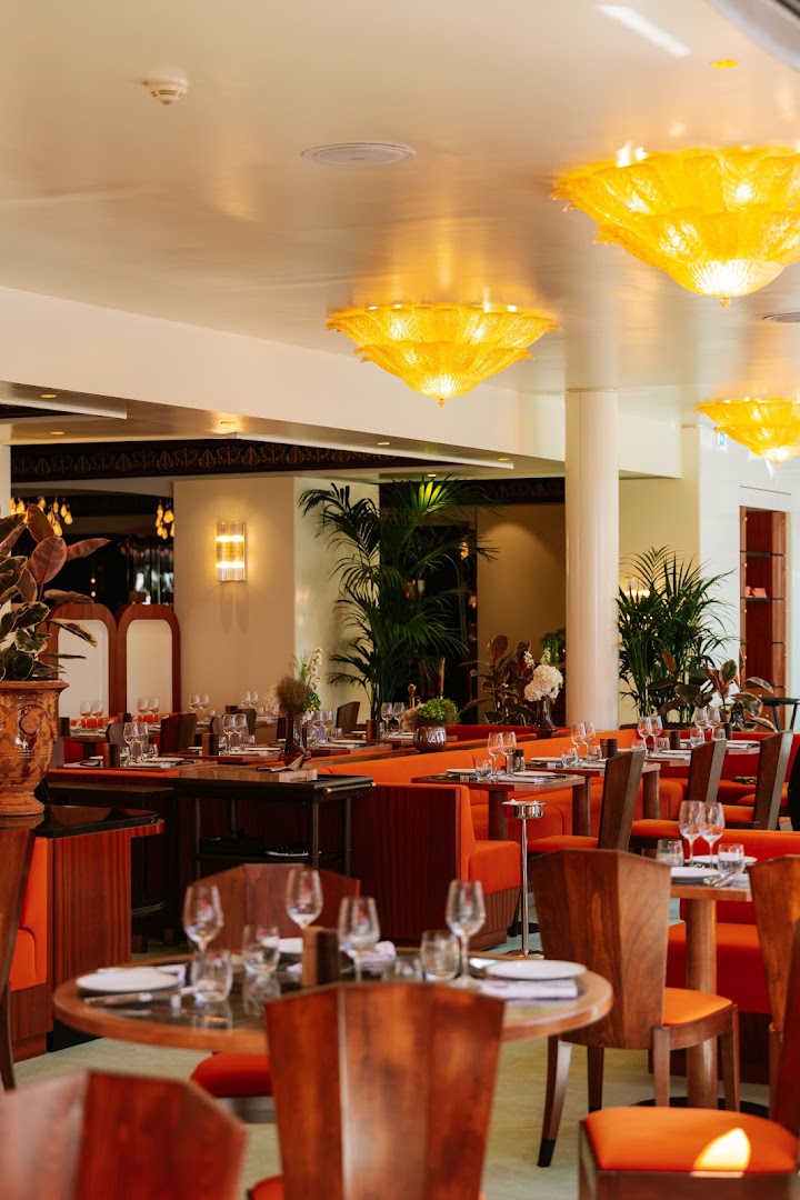 Beefbar Cannes: professional interior shot of restaurant