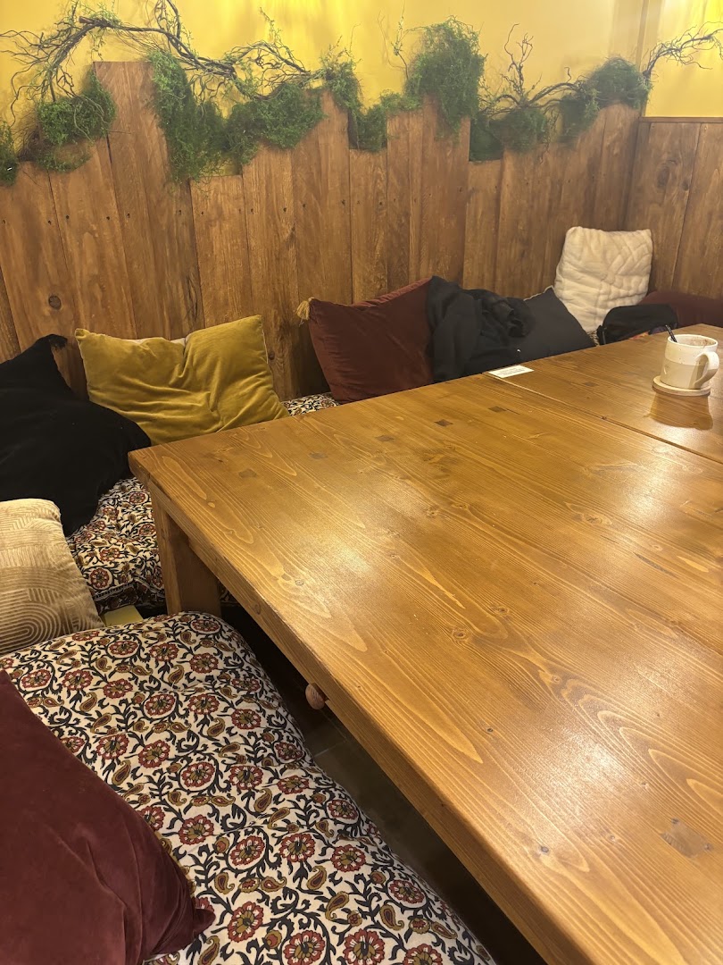 La Botte Secrète: cozy bar interior atmosphere