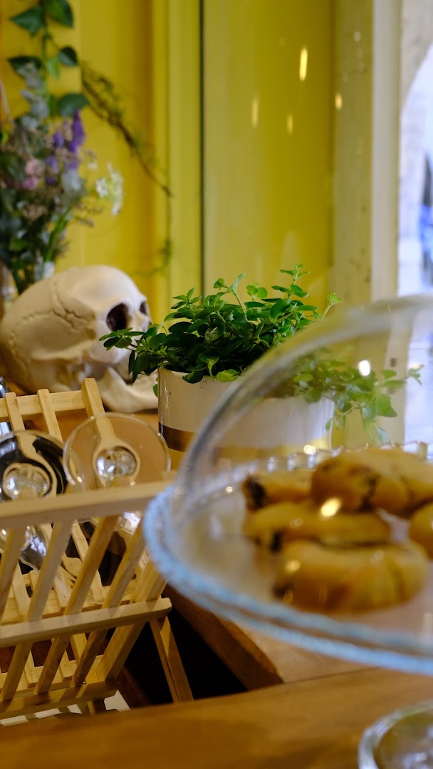 La Botte Secrète: inviting atmosphere and quality composition