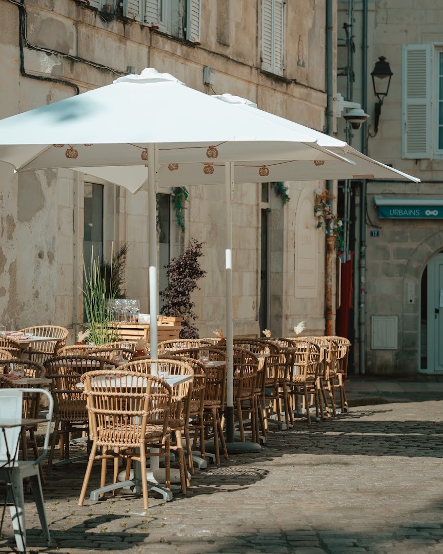 Loma: attractive and inviting terrace shot