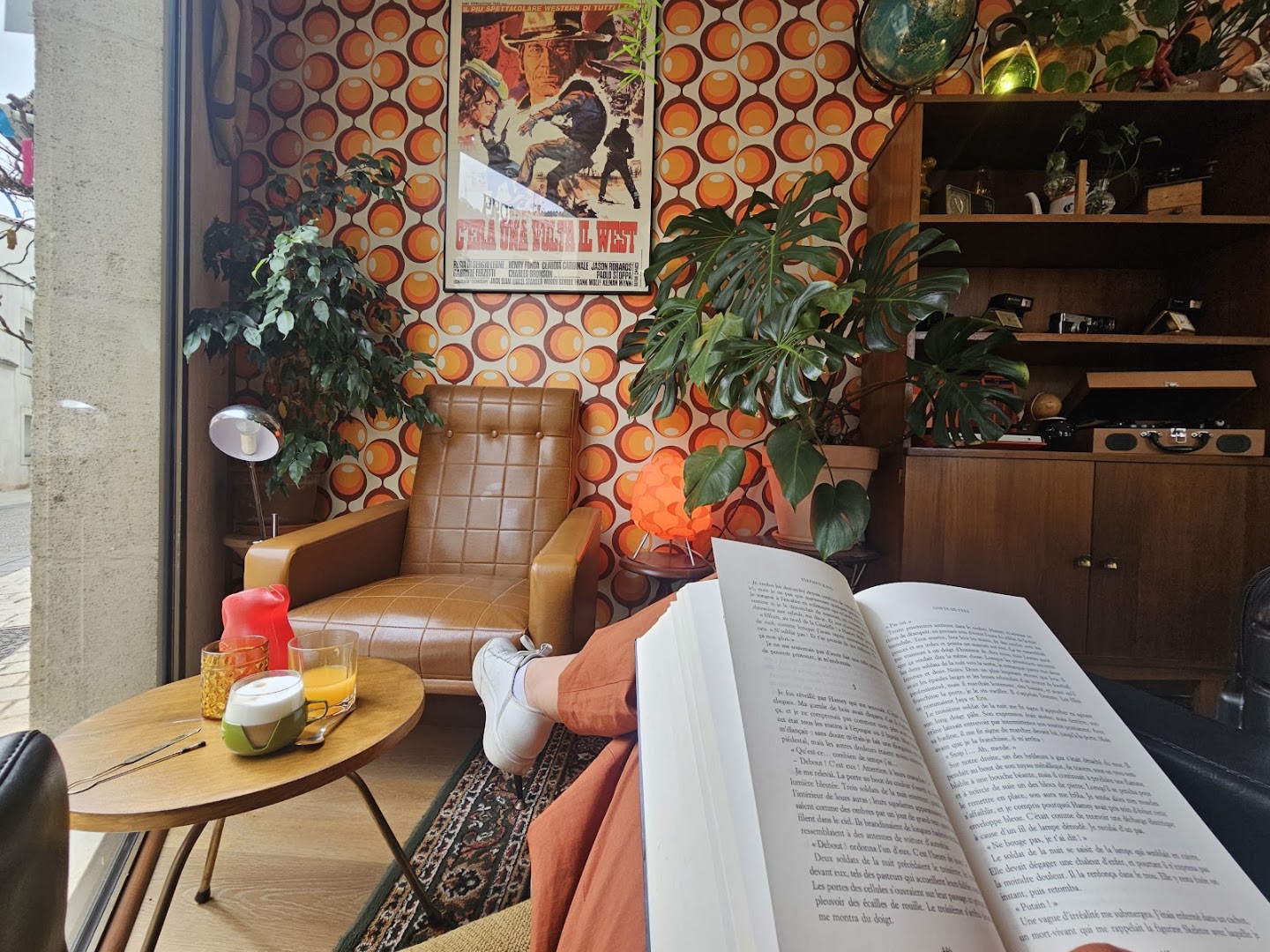 Promenade: inviting and atmospheric interior shot