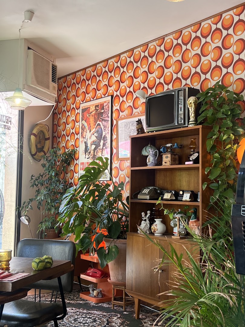 Promenade: appealing venue interior atmosphere