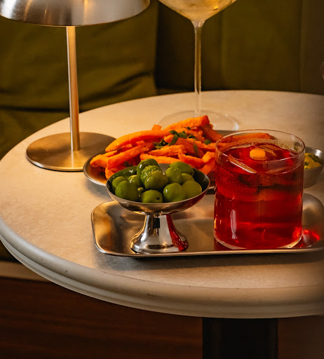 Contrast: appealing, high-quality bar food photography