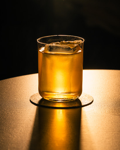Contrast: professional and appealing cocktail photo