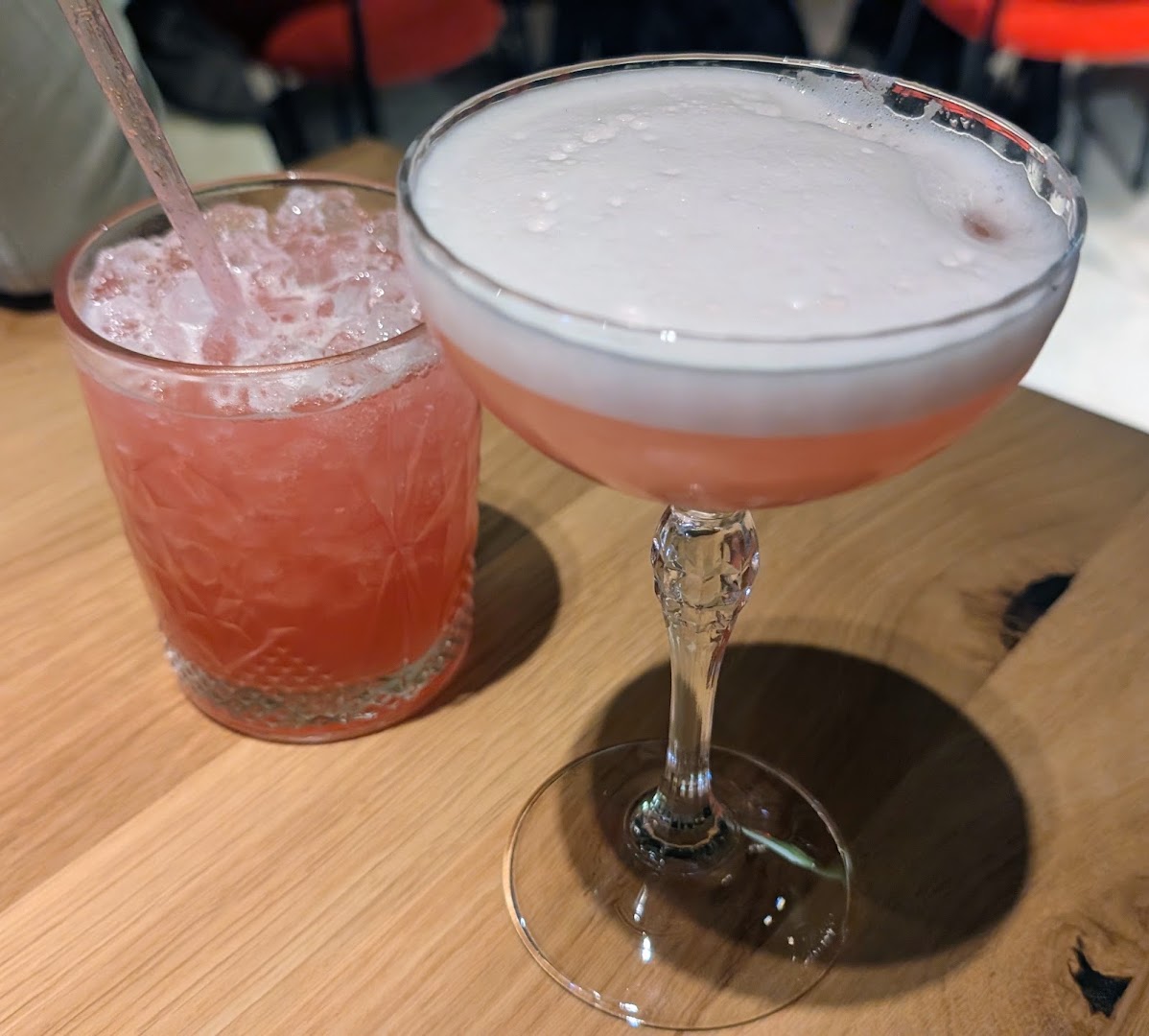 Coquelicot: appetizing photo of bar drinks