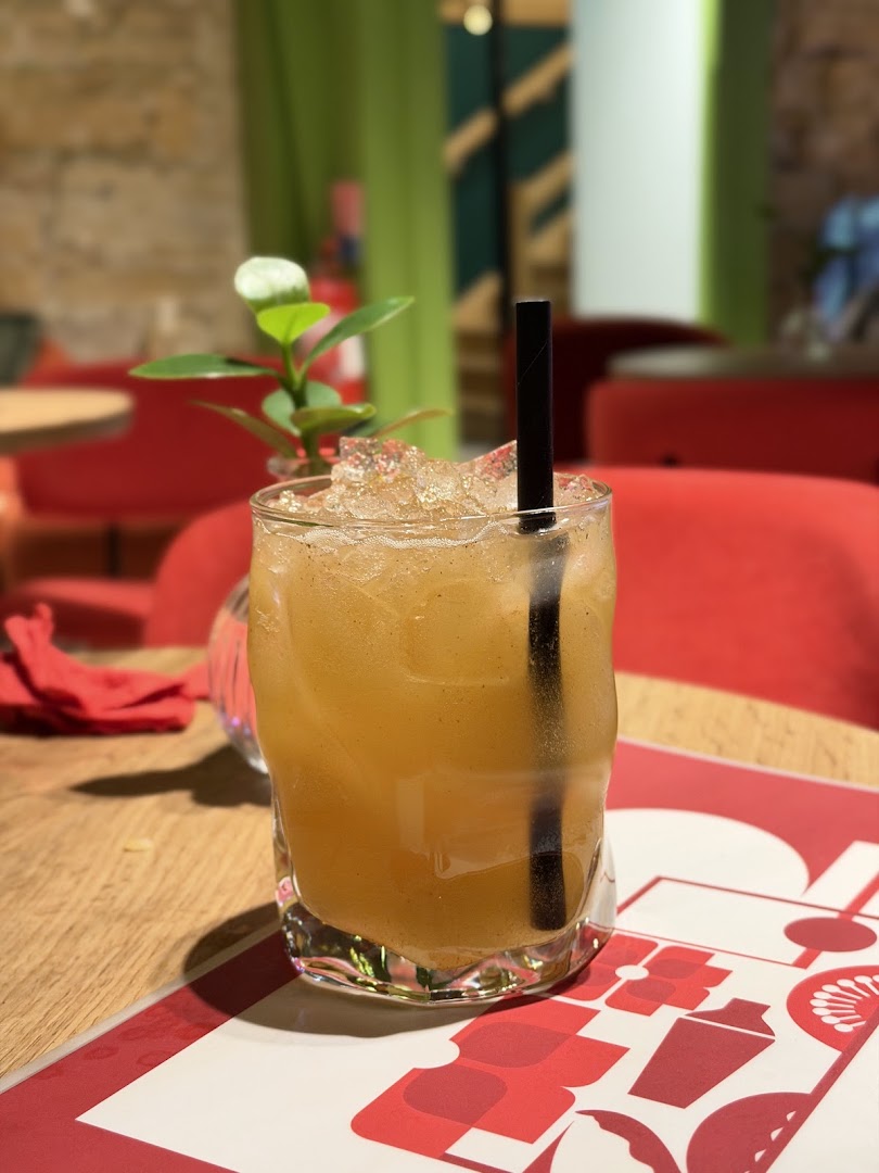 Coquelicot: appealing drink photo with atmosphere