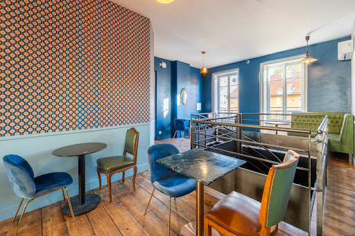 Le Cerf-Volant: clear, professional interior shot