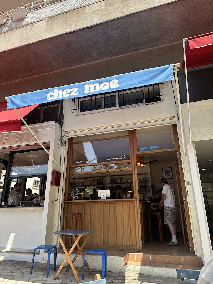 Chez Moe: clear exterior shot of venue
