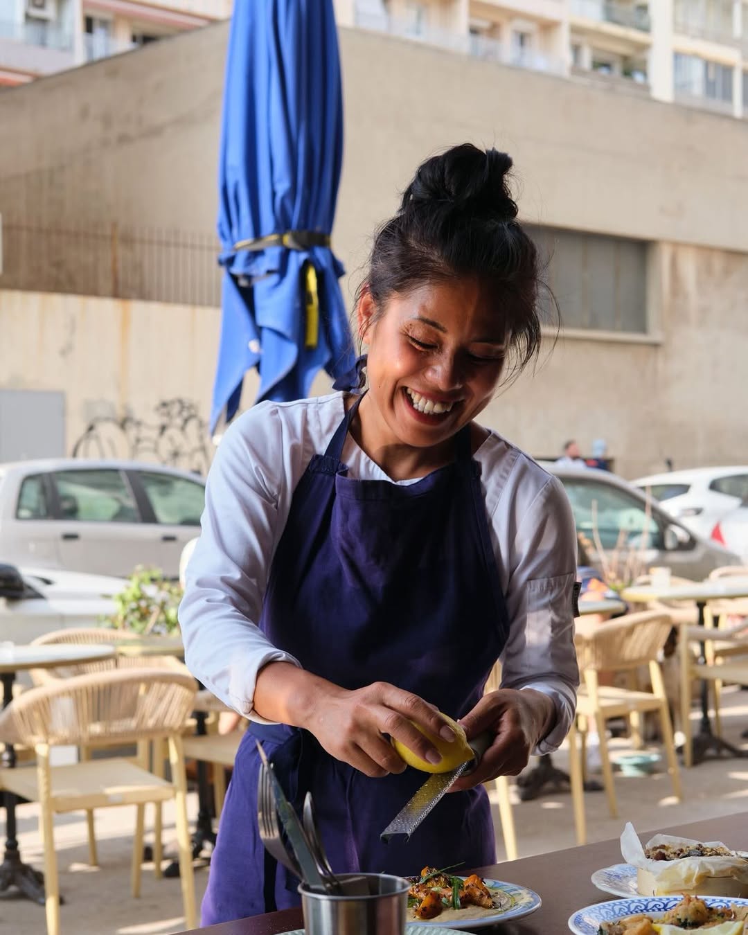 Dérive: professional photo of staff working