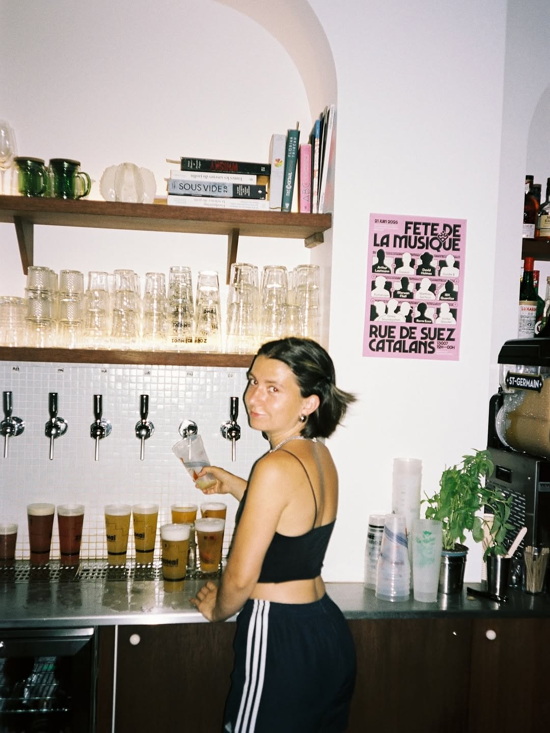 Dérive: authentic atmosphere with staff member