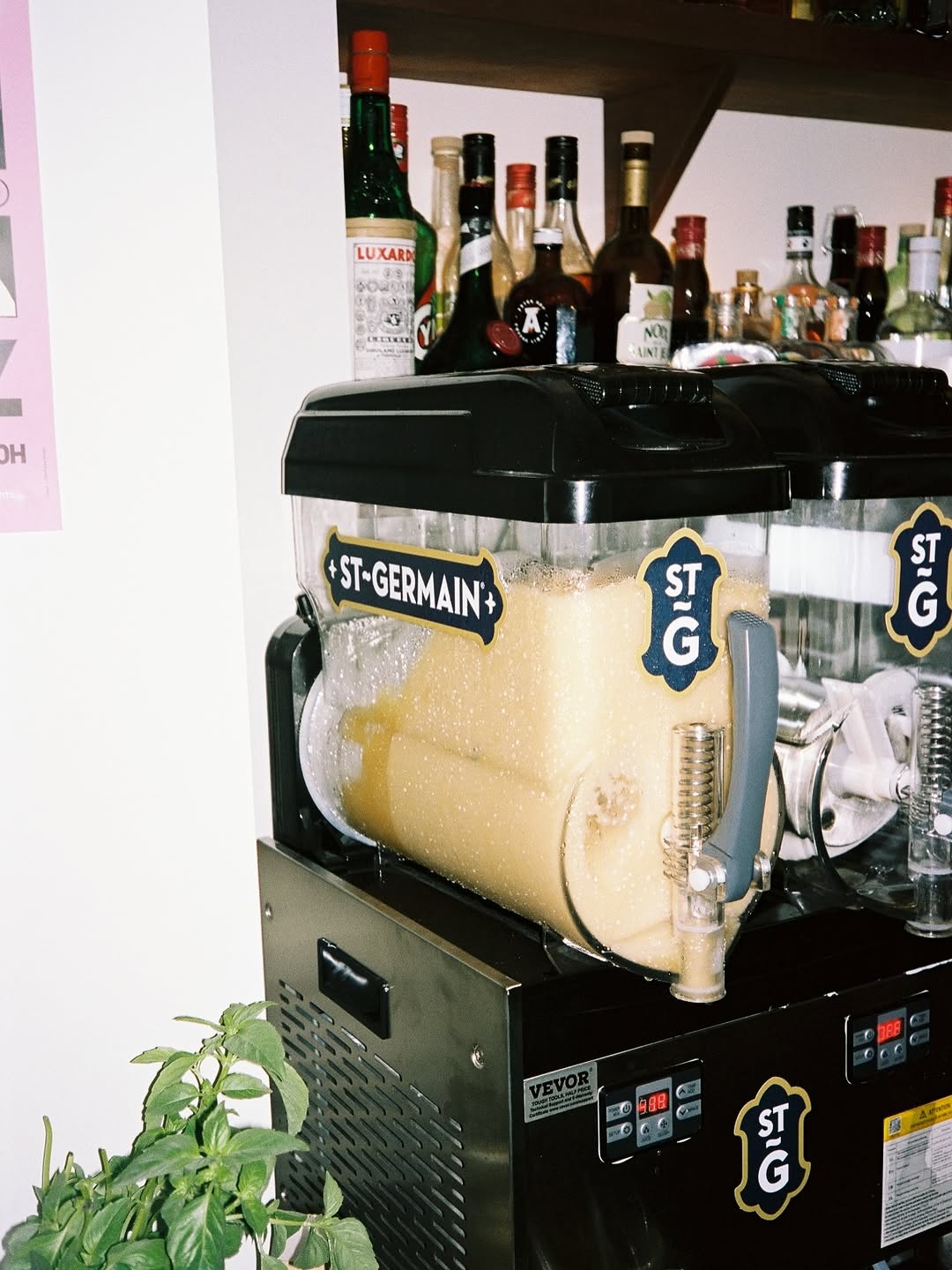 Dérive: bar drink equipment clearly
