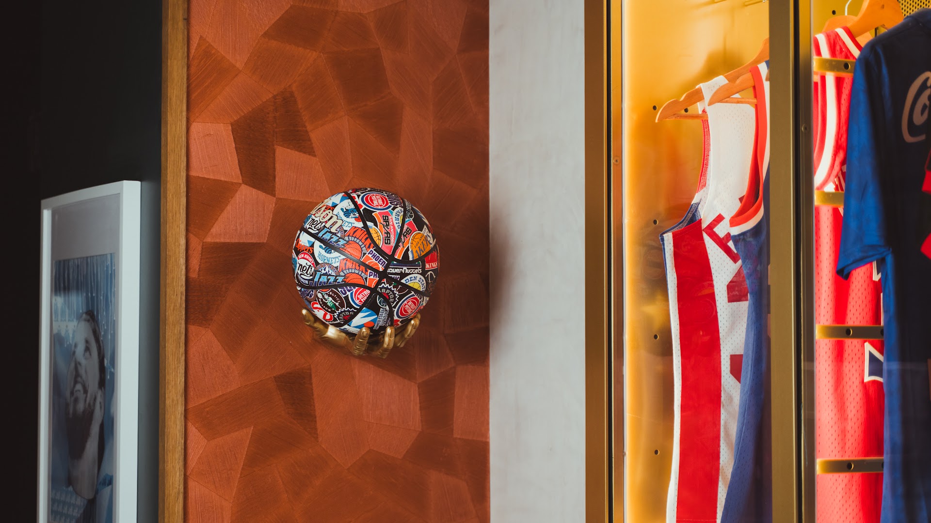 Jo's Burger: unique restaurant interior decor