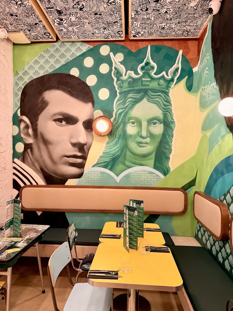 Jo's Burger: vibrant restaurant interior atmosphere