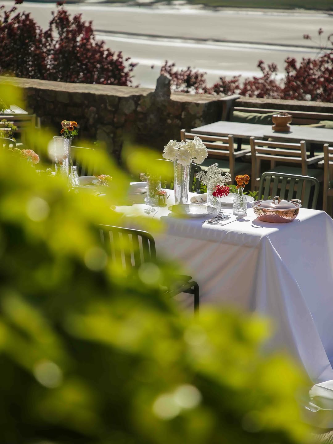 Mauviel1830 - Logis Sainte-Catherine: beautiful professional restaurant terrace shot