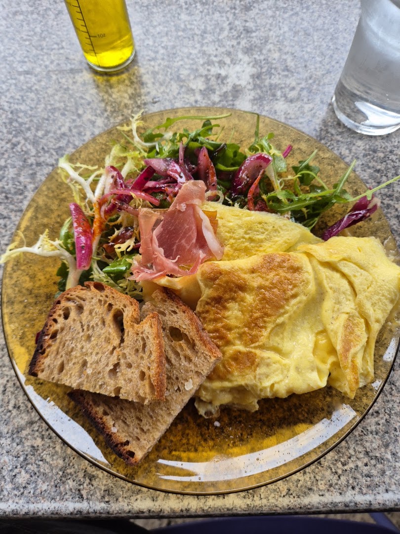 Barri: appetizing photo of served food