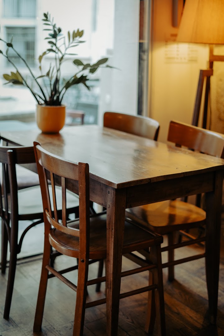 Corbeau Specialty Coffee Roasters: inviting and professional interior shot