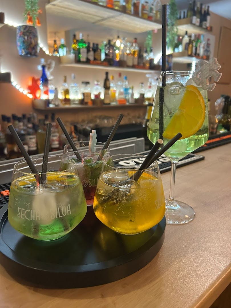 Le Bulle Dingue: appetizing photo of bar drinks