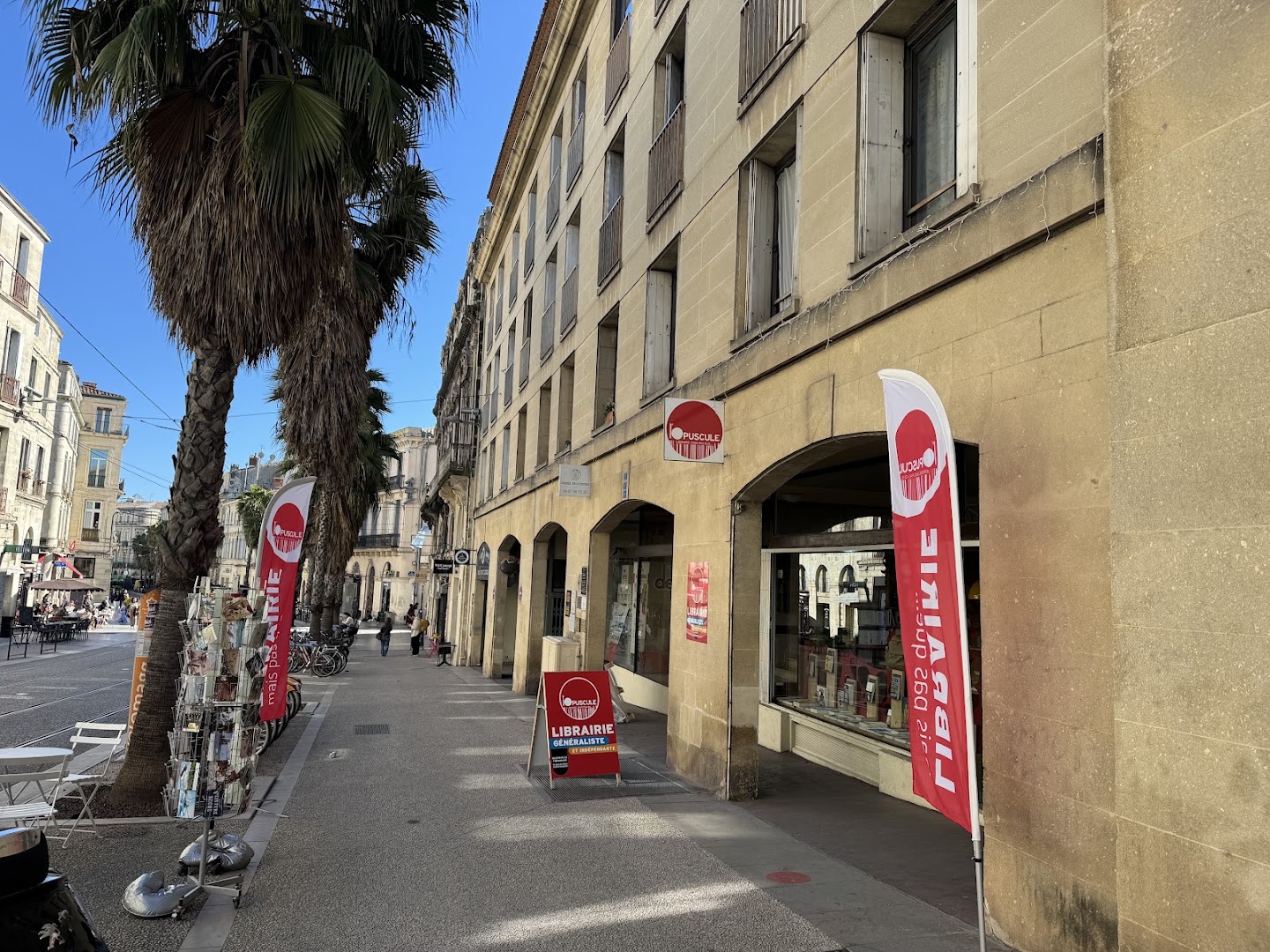L'Opuscule: clear storefront photo showing location