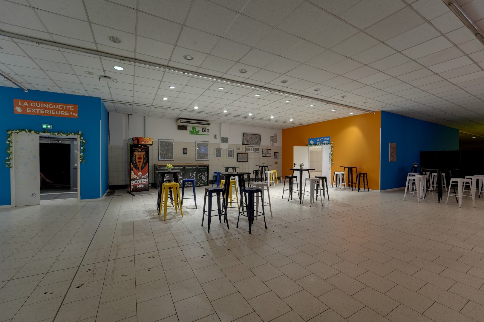 MBA · Montpellier Base Artistique: clear view of venue interior
