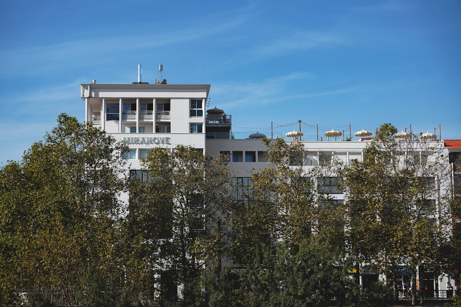 Miranove: clear exterior shot of venue