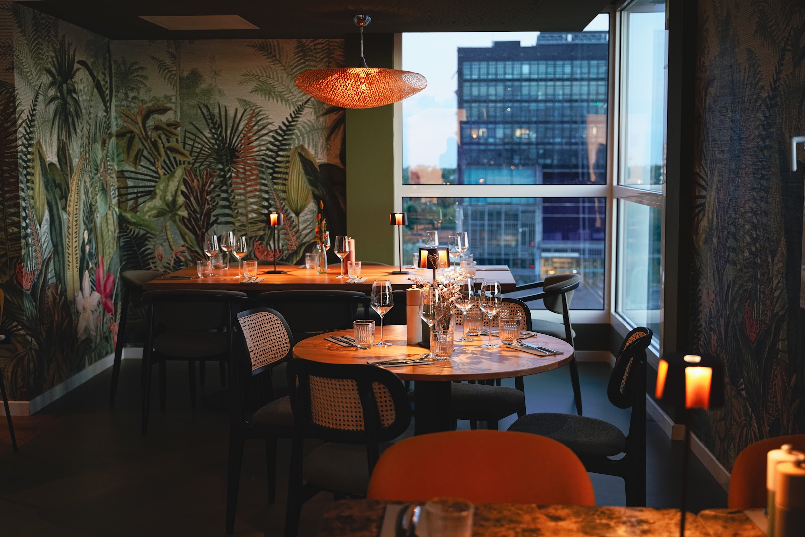 Miranove: beautiful atmospheric interior restaurant shot