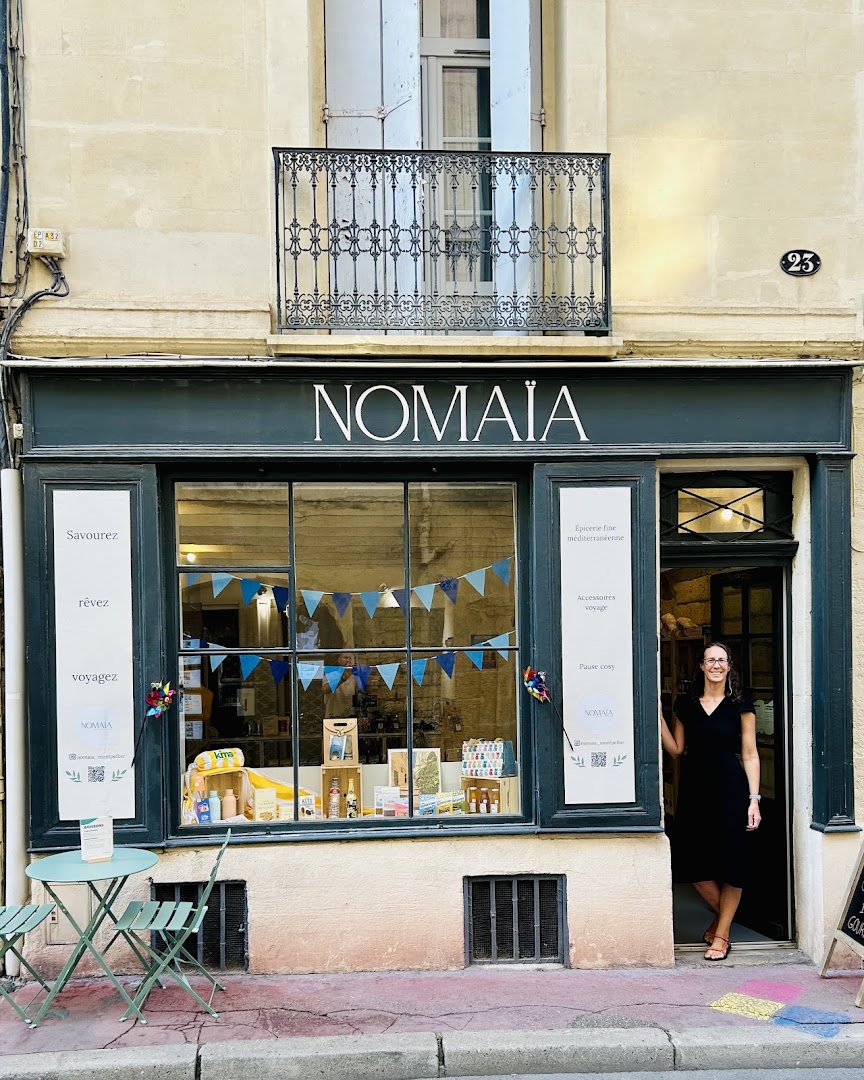 Nomaïa: clear, professional storefront photo