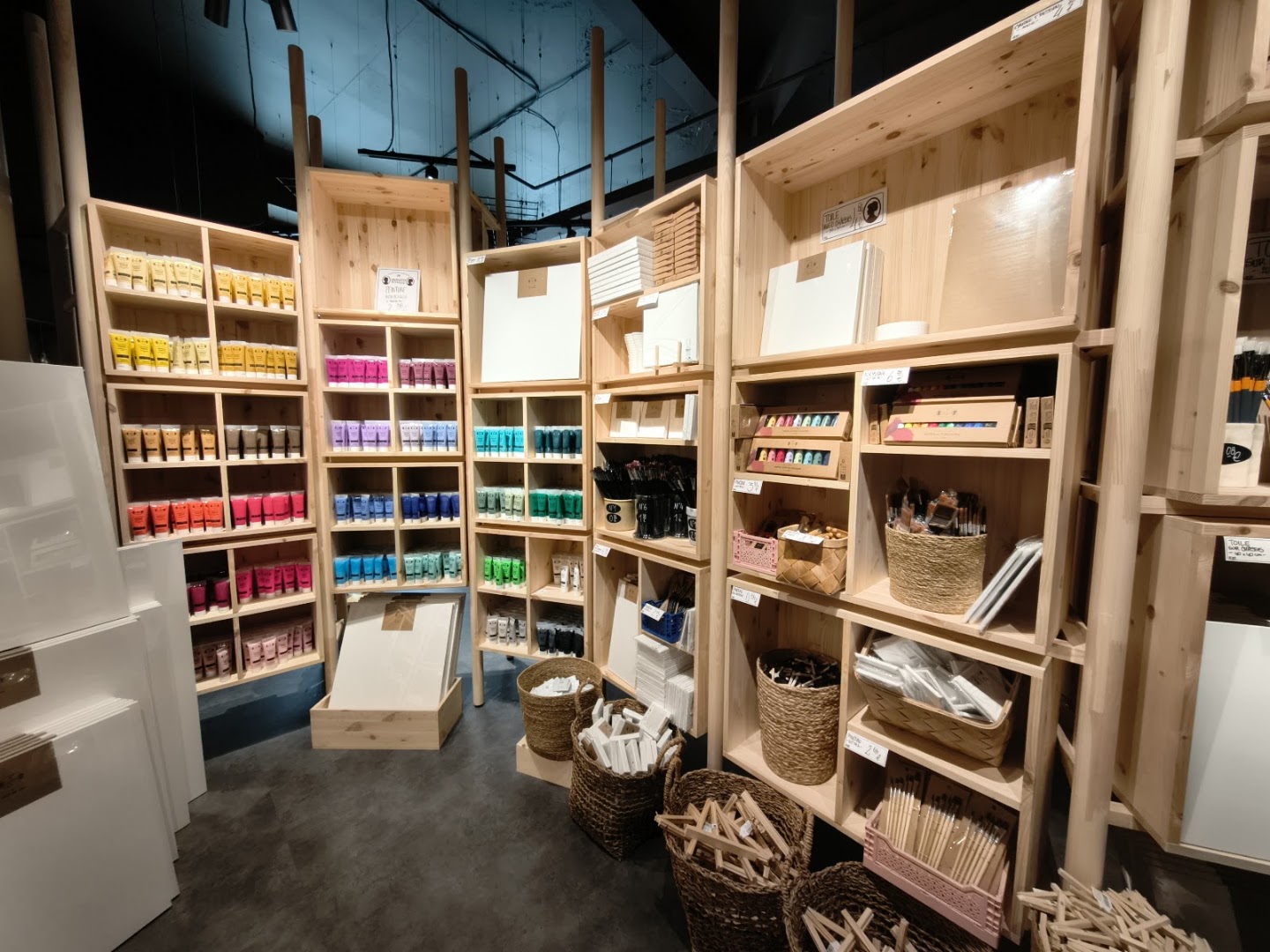 Søstrene Grene: clear display of shop products