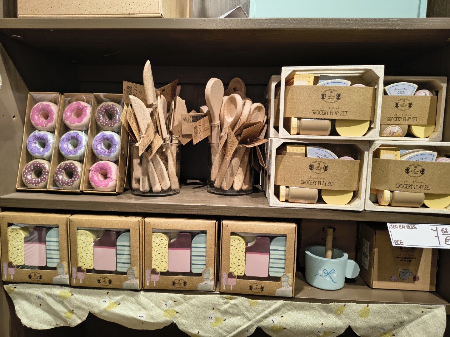 Søstrene Grene: clear display of shop products