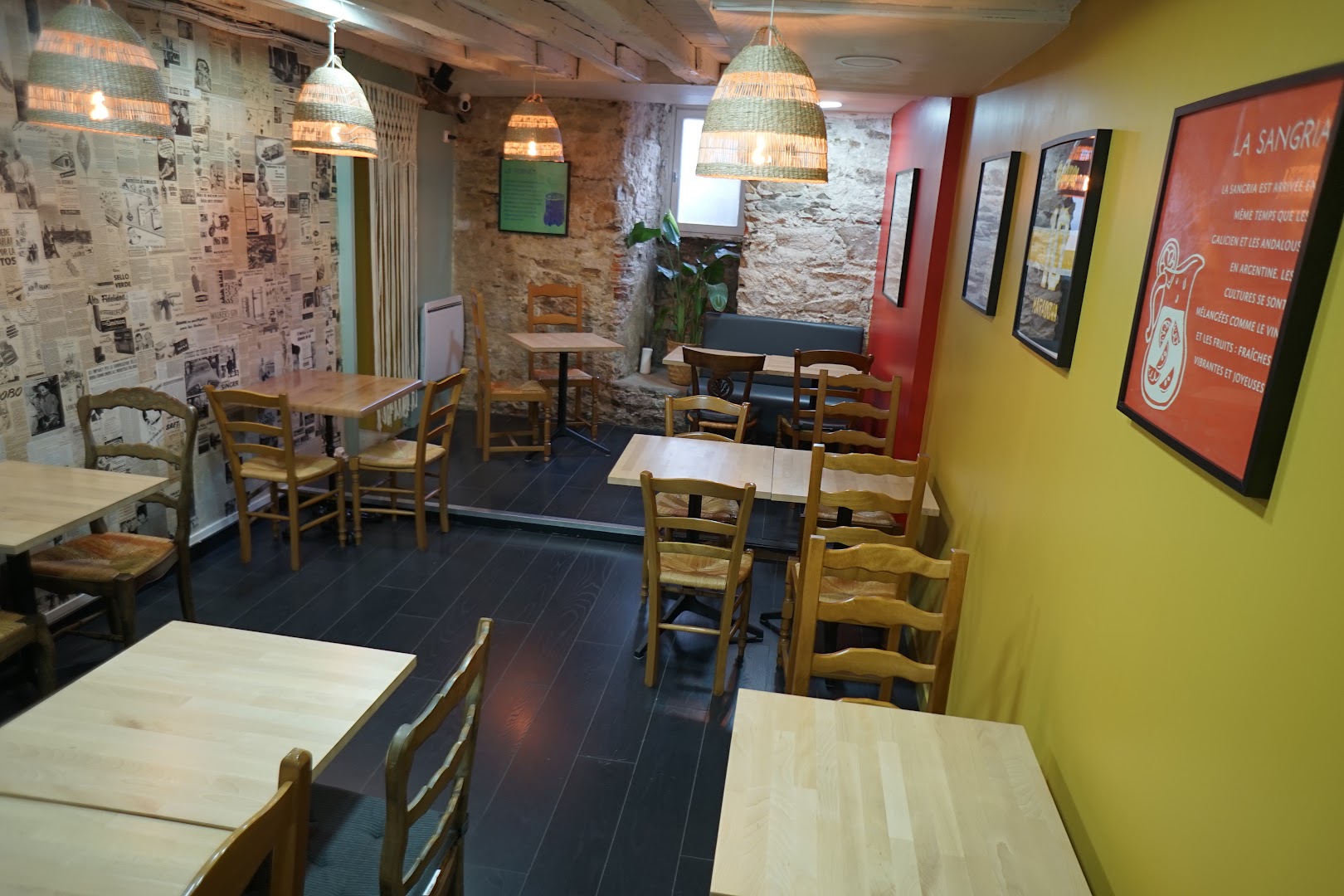 À la Boca: clear, inviting restaurant interior shot