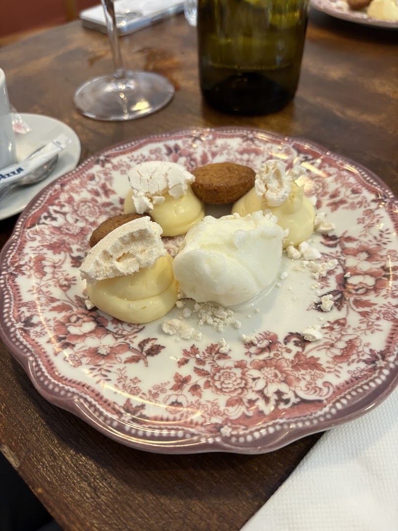 Lamiral: appetizing photo of restaurant dessert
