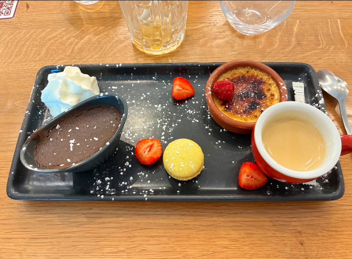 Le Velvet Restaurant: appetizing and well-lit food photo